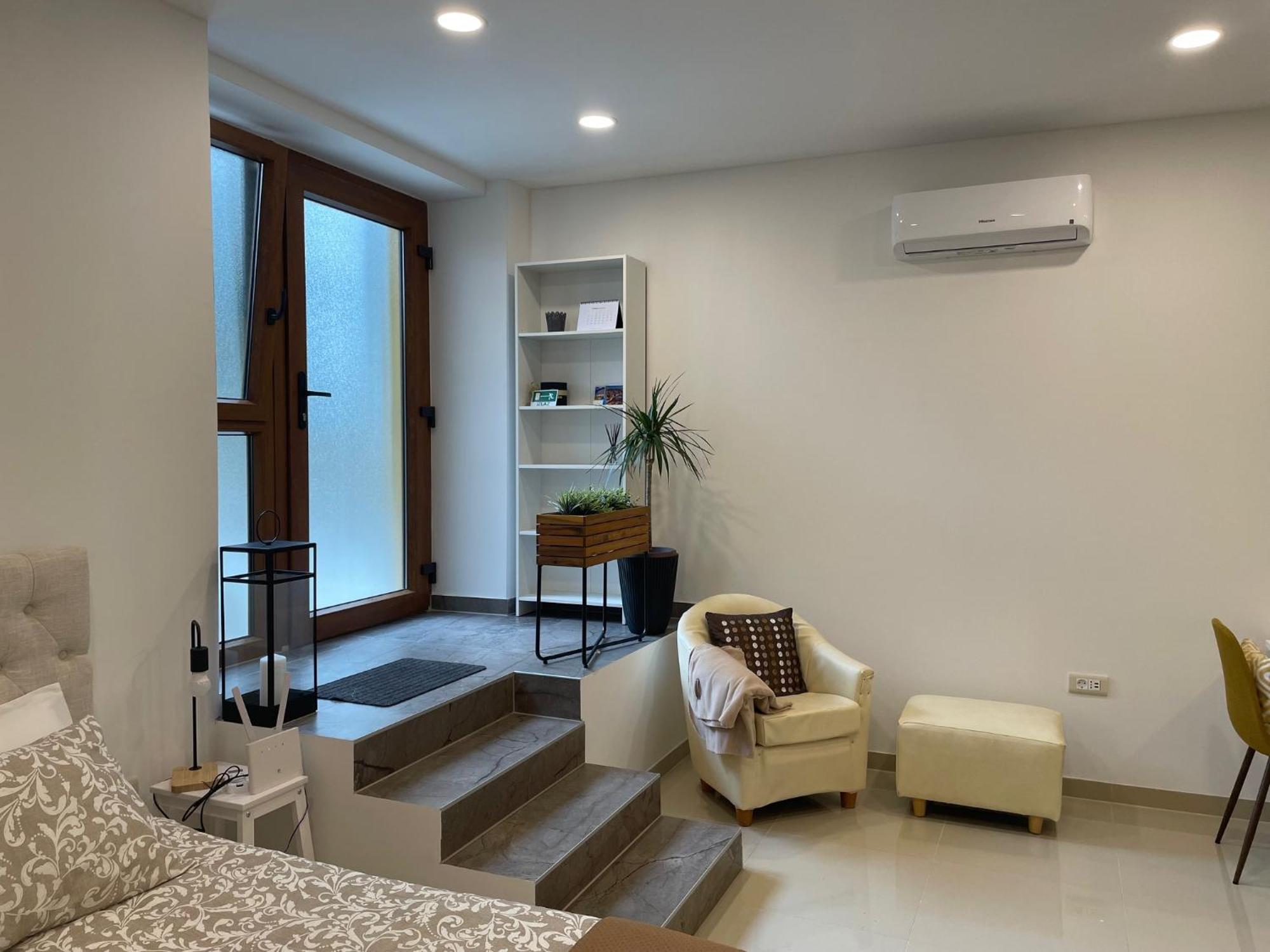 Glambyaj With Free Parking And Netflix * Pula