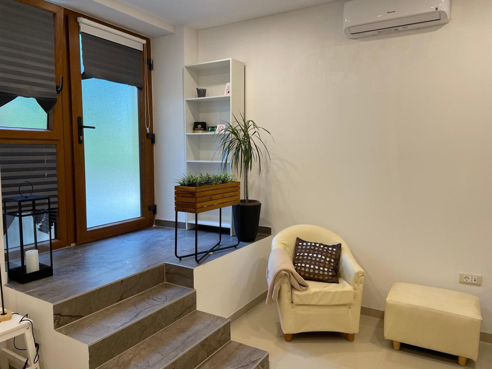 Glambyaj With Free Parking And Netflix Apartment *
